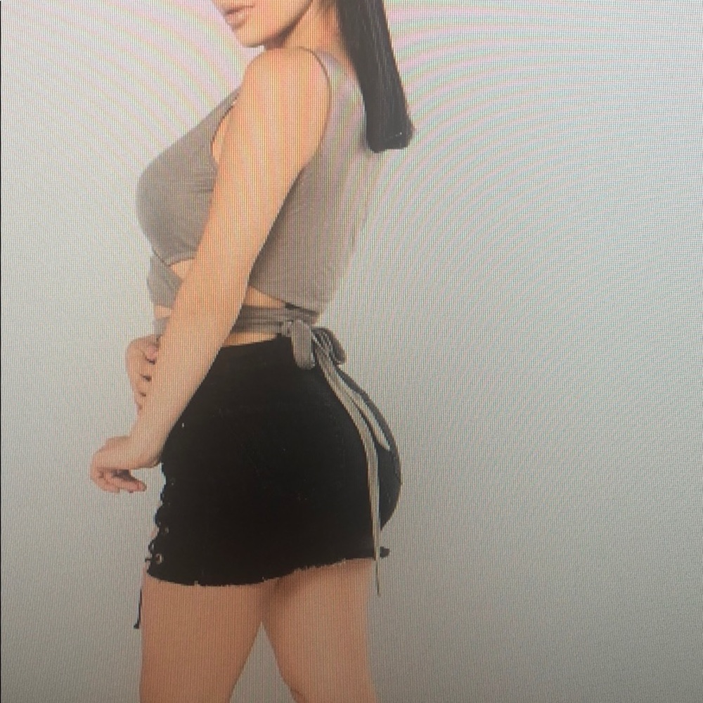 Crop top - Picture 2 of 3